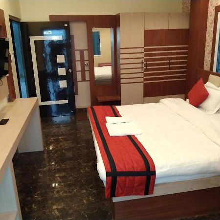 Hotel Delight Deluxe Pipra Dewās エクステリア 写真
