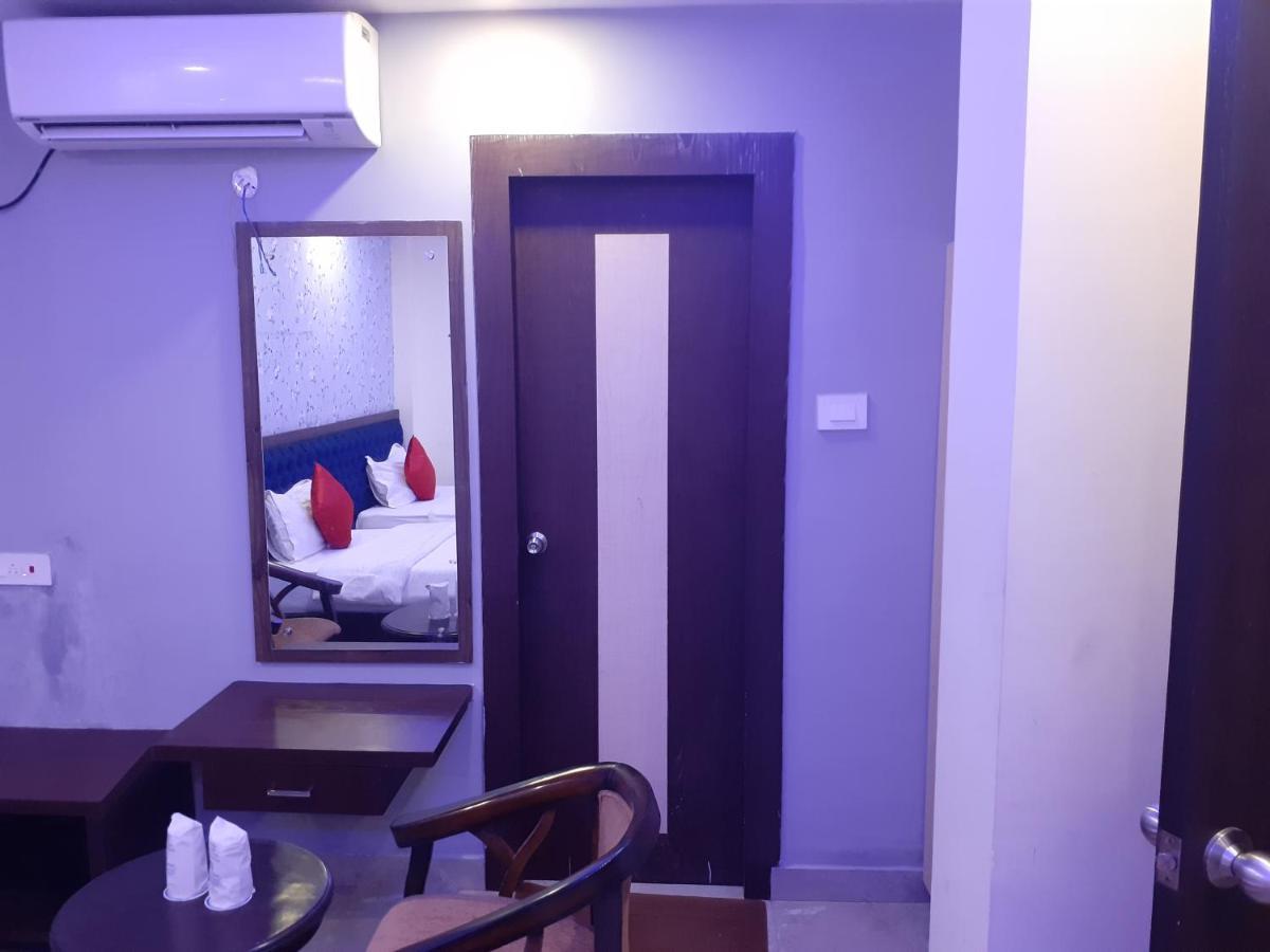 Hotel Delight Deluxe Pipra Dewās エクステリア 写真