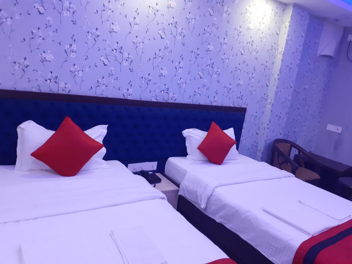 Hotel Delight Deluxe Pipra Dewās エクステリア 写真