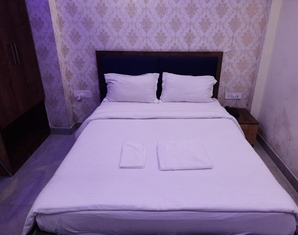 Hotel Delight Deluxe Pipra Dewās エクステリア 写真