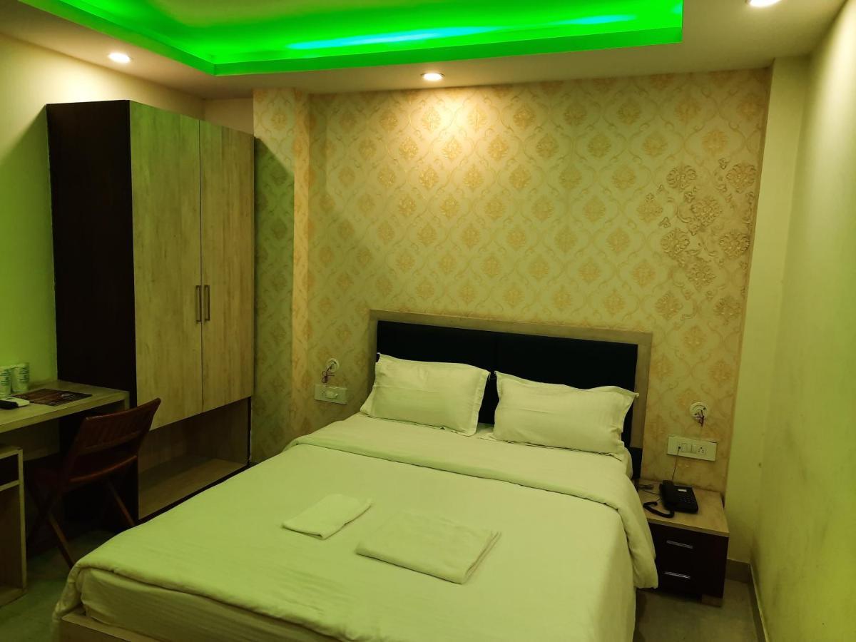 Hotel Delight Deluxe Pipra Dewās エクステリア 写真