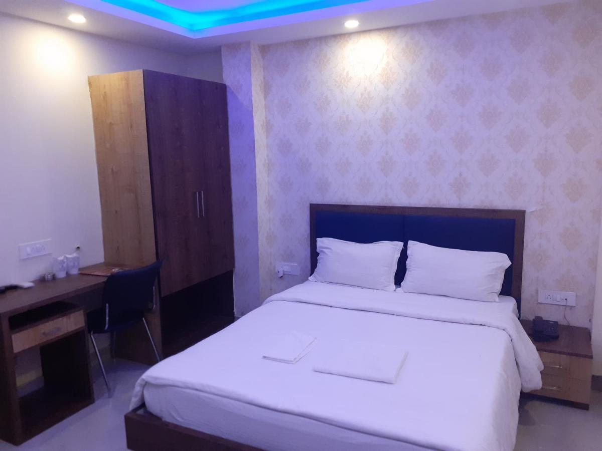 Hotel Delight Deluxe Pipra Dewās エクステリア 写真